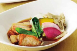 ほうじ茶を使った 愛知県産ポークの肉骨茶スープ おむすび付き