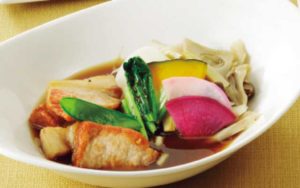 ほうじ茶を使った 愛知県産ポークの肉骨茶スープ おむすび付き